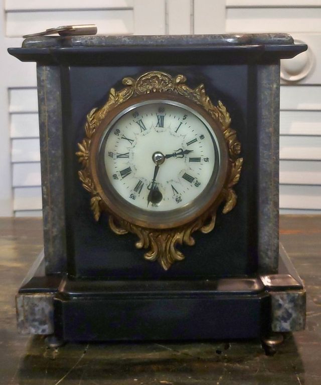 Reloj de mármol negro, estilo vintage