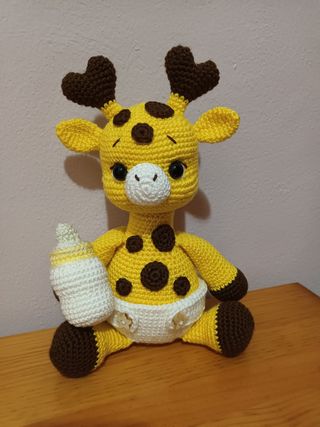 Jirafa bebé amigurumi