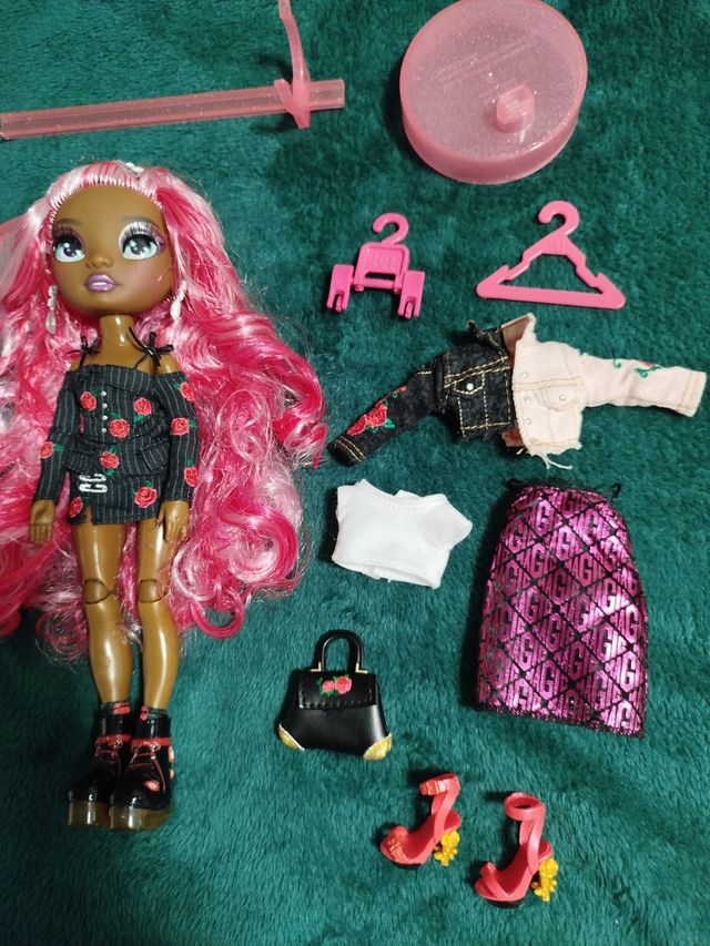 Rainbow High. Daría Roselyn serie 3