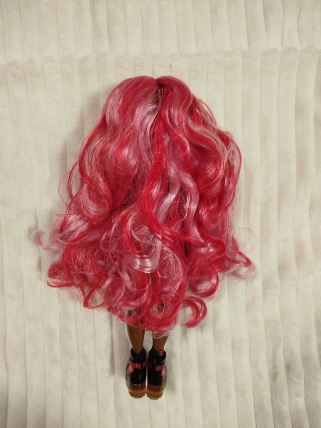 Rainbow High. Daría Roselyn serie 3