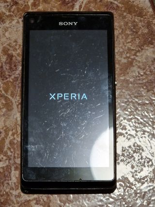 Telefono movil Sony Xperia C2105.