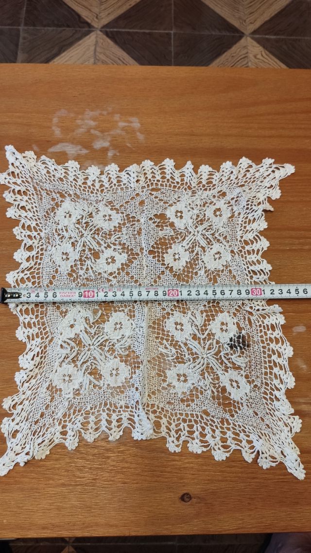 Antiguo tapete de encaje 