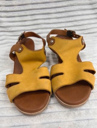 Sandalias amarillas Paula Urban