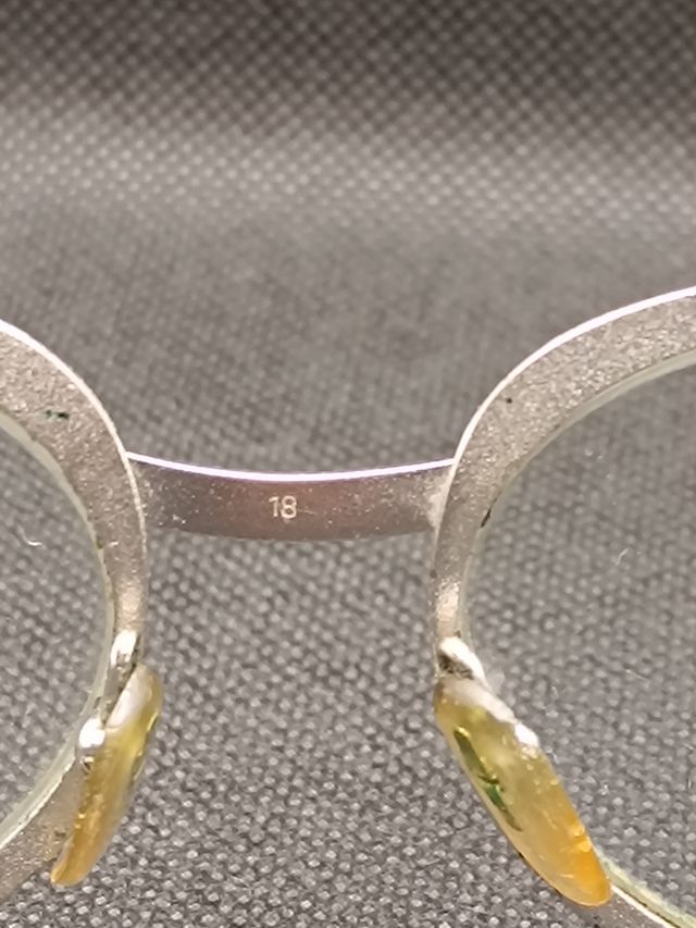 Bicchieri antichi in ferro realizzati nella Germania occidentale