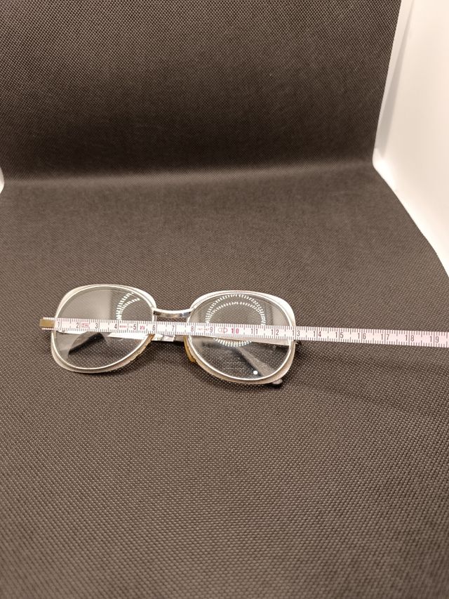 Bicchieri antichi in ferro realizzati nella Germania occidentale