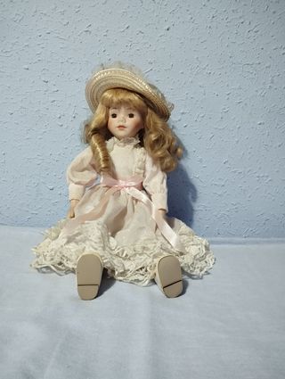 Muñeca porcelana