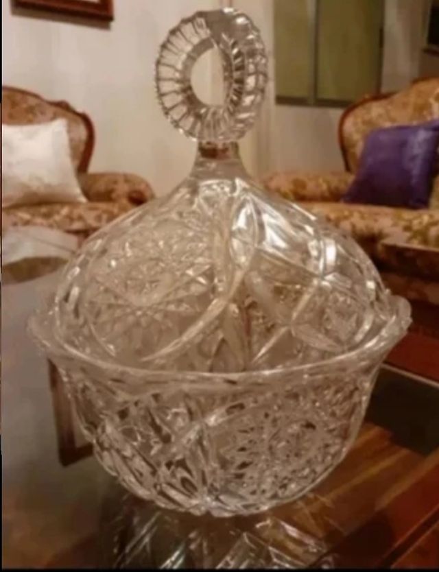 Scatola per caramelle in vetro intagliato