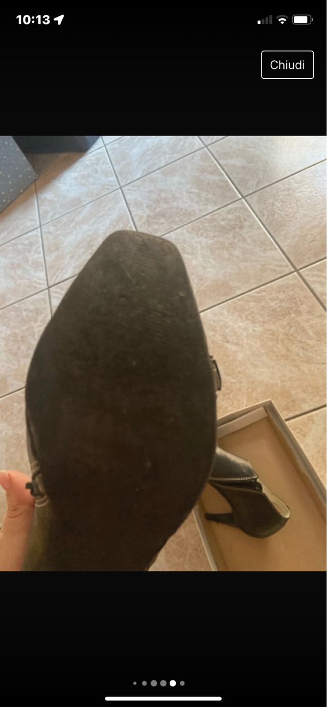 Scarpa nera con tacco