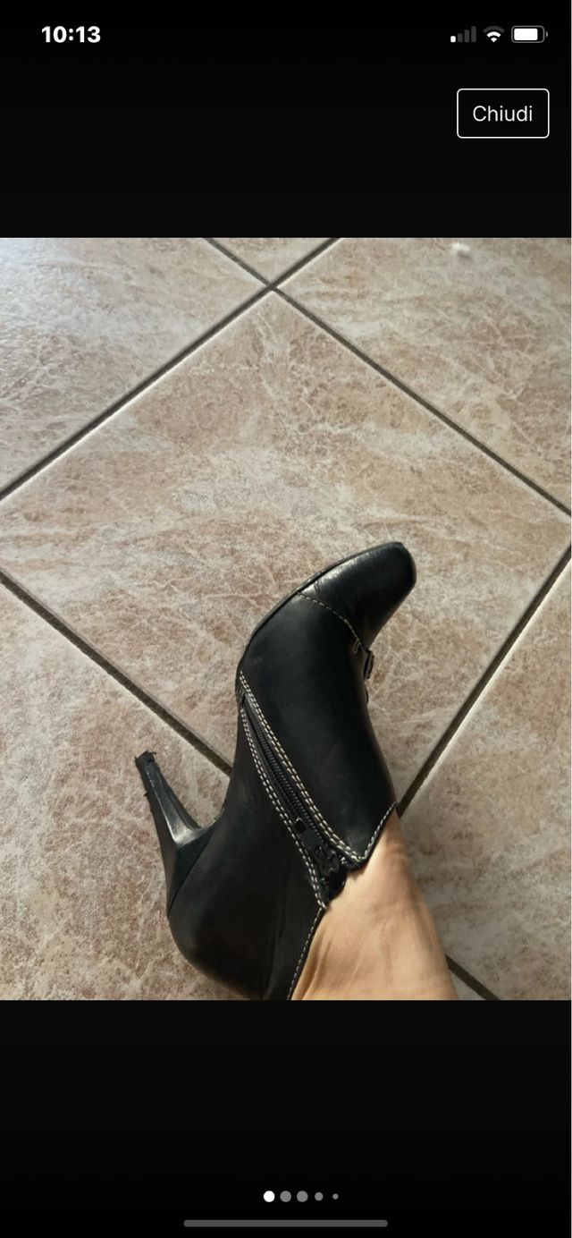 Scarpa nera con tacco