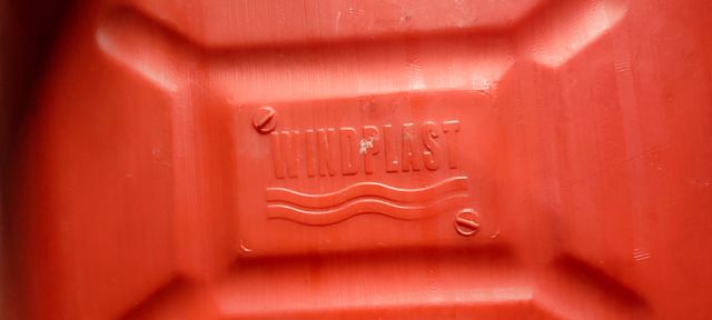 Bottiglia Windplast da 10 litri.