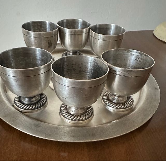 Vintage Russa vassoio con 6 bicchieri. USSR