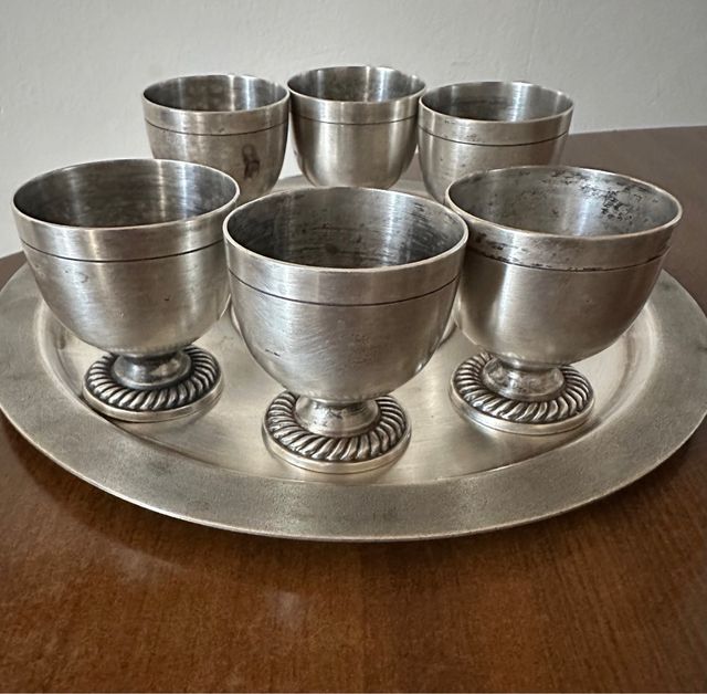 Vintage Russa vassoio con 6 bicchieri. USSR