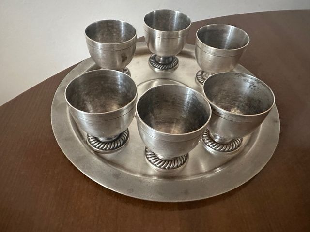 Vintage Russa vassoio con 6 bicchieri. USSR