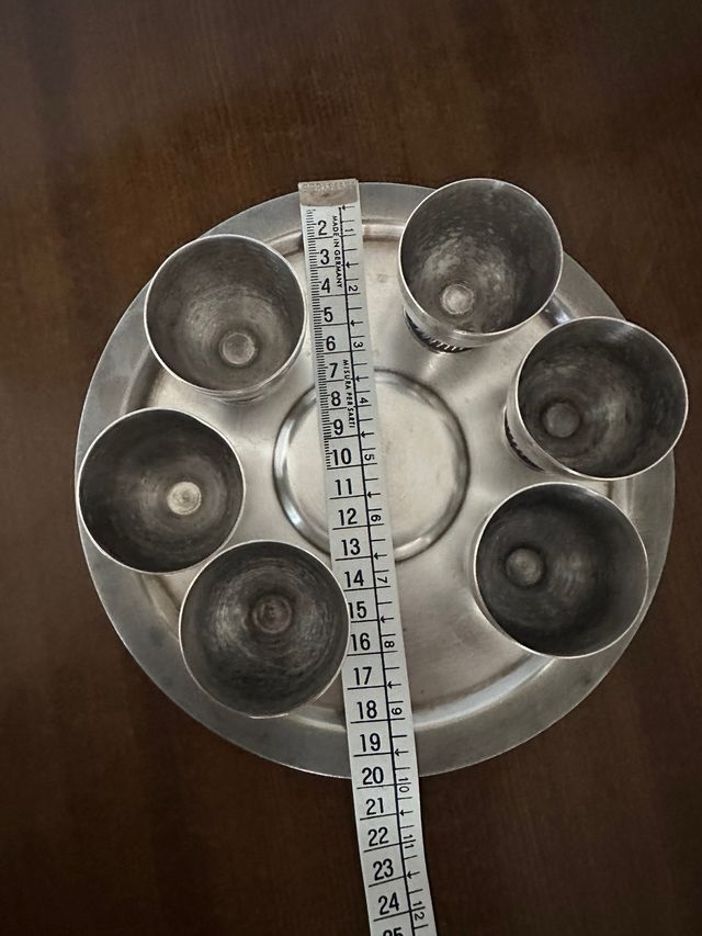 Vintage Russa vassoio con 6 bicchieri. USSR