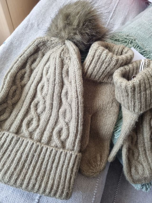 Conjunto gorro y manoplas Milano