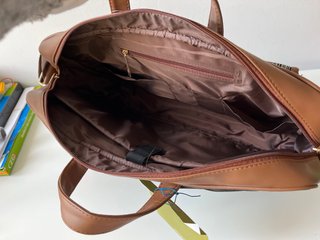 Cartera a estreno con etiqueta