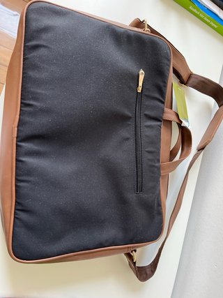 Cartera a estreno con etiqueta