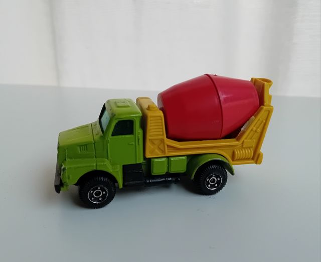 Camión Volvo hormigonera Guisval