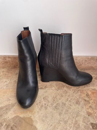 Botin de cuero negro