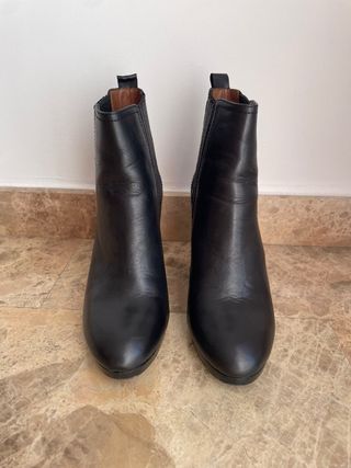 Botin de cuero negro