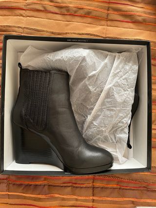 Botin de cuero negro