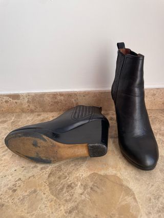 Botin de cuero negro