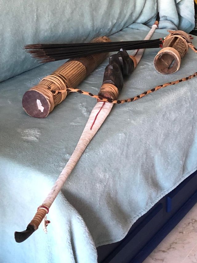 Arco con flechas decorativo