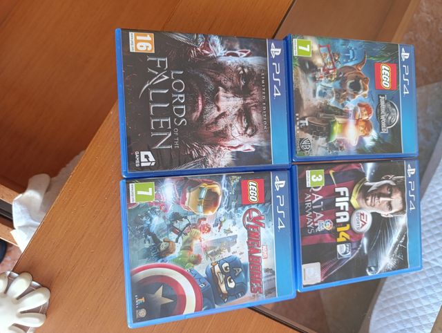Play Station 4 + 2 mandos + 4 juegos (
