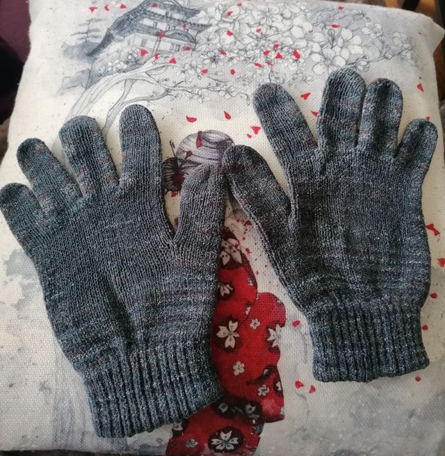 Guantes grises