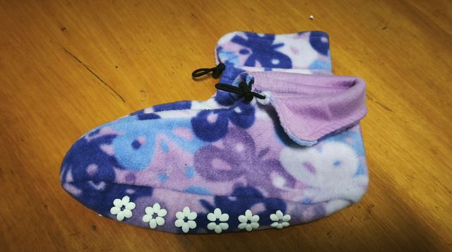 Zapatillas antideslizantes de franela.