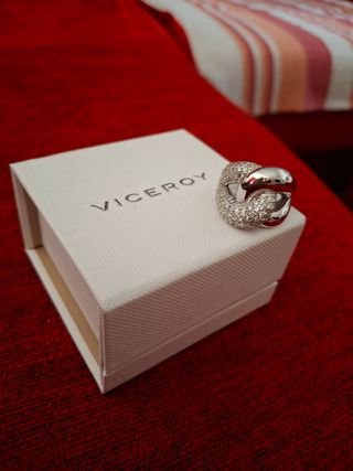 Precioso anillo Viceroy plata rodiada y 