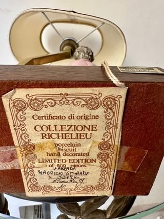 Lampada vintage con scultura bisquit