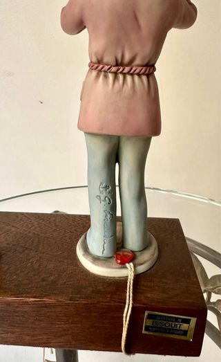 Lampada vintage con scultura bisquit