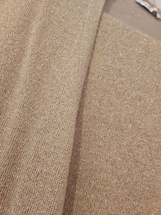 Pantalon y cardigan largo,dorado discreto y suave