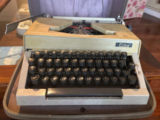 Máquina escribir antigua Erika