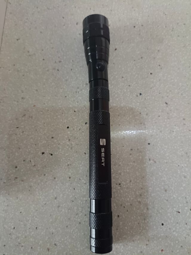 LINTERNA EXTENSIBLE Y FLEXIBLE SEAT. 