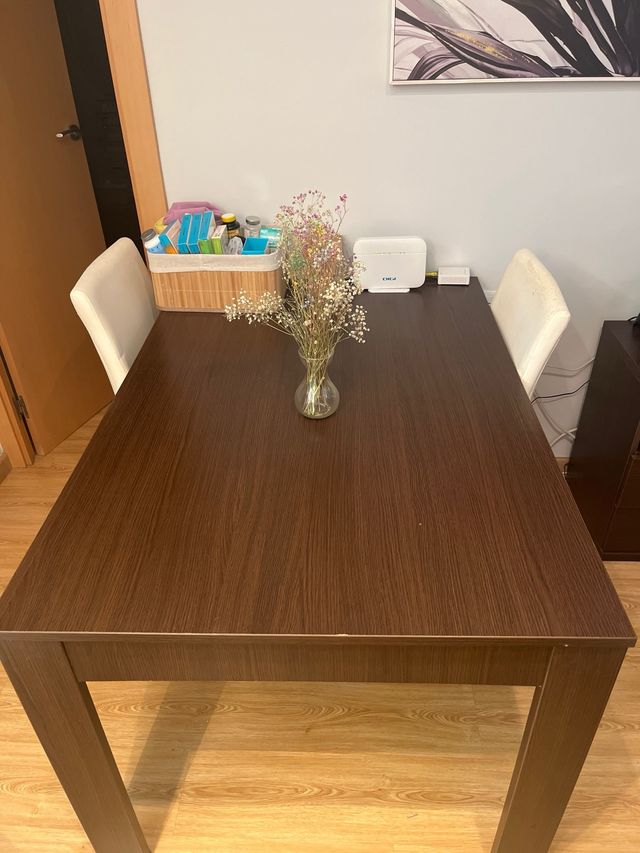 Mesa comedor marron Extensible.