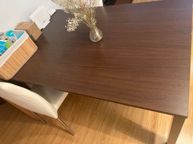 Mesa comedor marron Extensible.