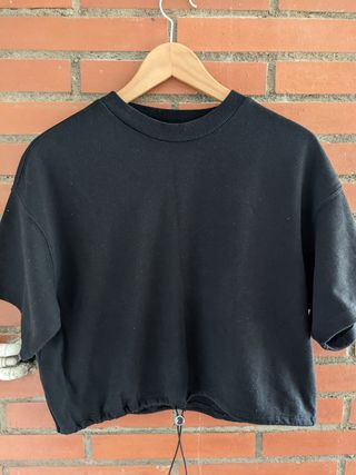 Crop top negro talla M