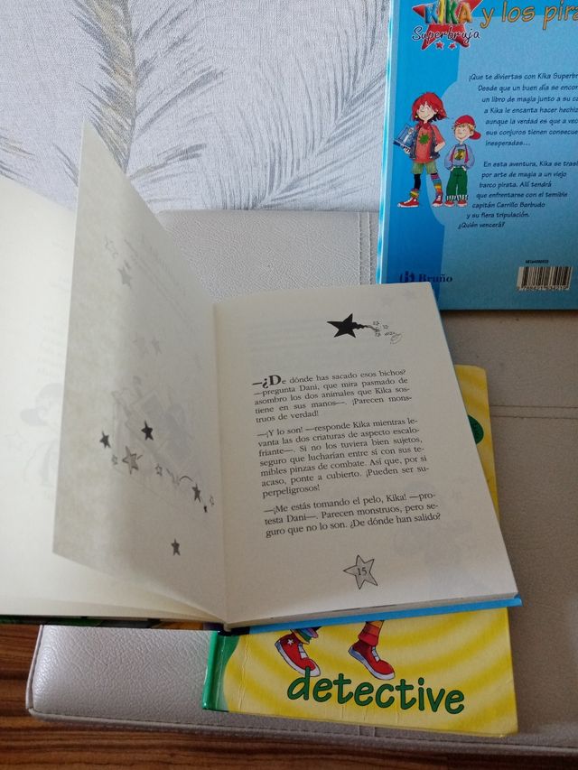 Kika Superbruja, detective (Kika Superbruja / Kika Super Witch) (Spanish Edition)