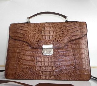 MALETÍN EN PIEL DE COCODRILO