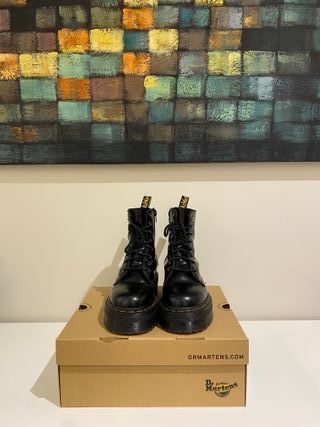 BOTAS CON PLATAFORMA DOCTOR MARTENS NEGRAS