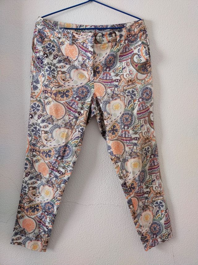 Pantalón estampado propio Adolfo Domingu
