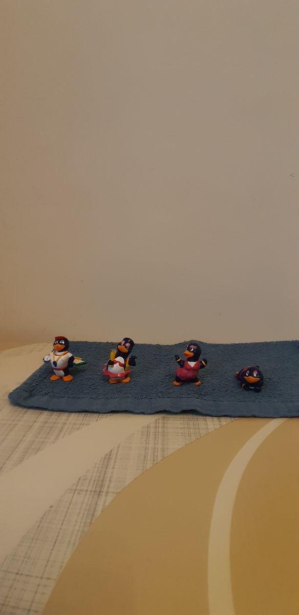 Set n. 4 Pinguini Sorpresine Ferrero