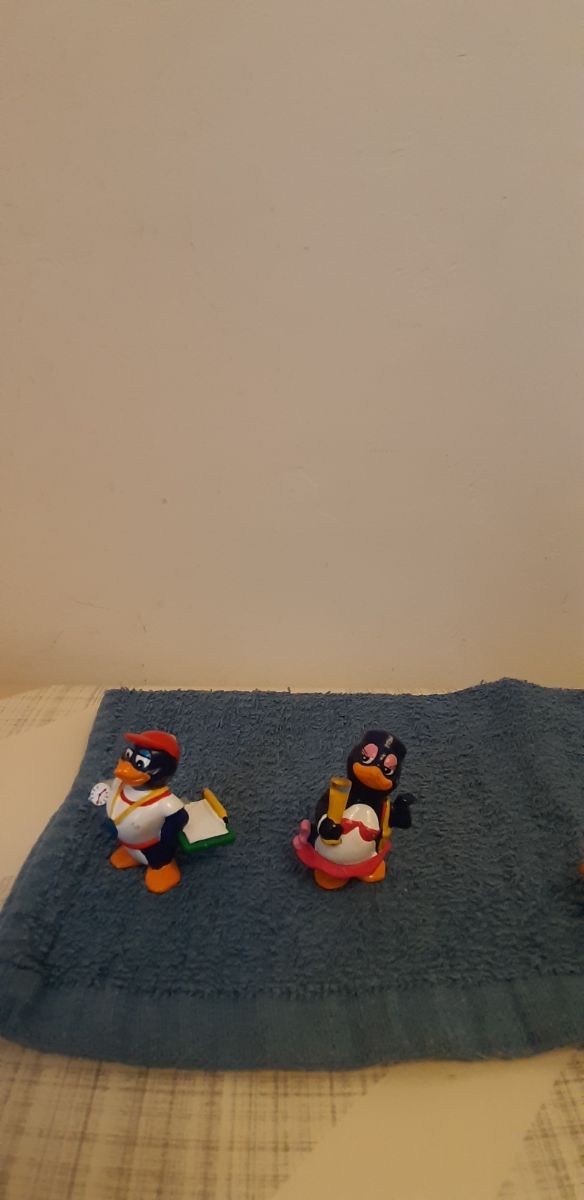 Set n. 4 Pinguini Sorpresine Ferrero