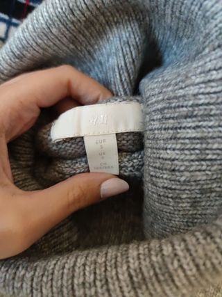 JERSEY GRIS DE CUELLO ALTO