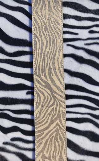 Correa cebra plateada beige, guitarra bajo