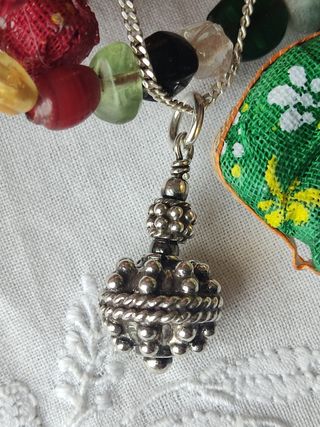 Colgante artesanal en plata de ley 