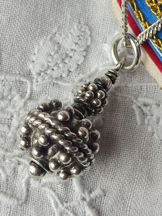 Colgante artesanal en plata de ley 