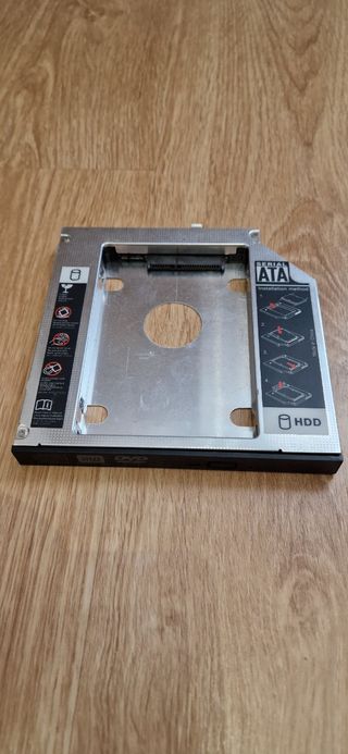 Adaptador disco SSD para portátil.